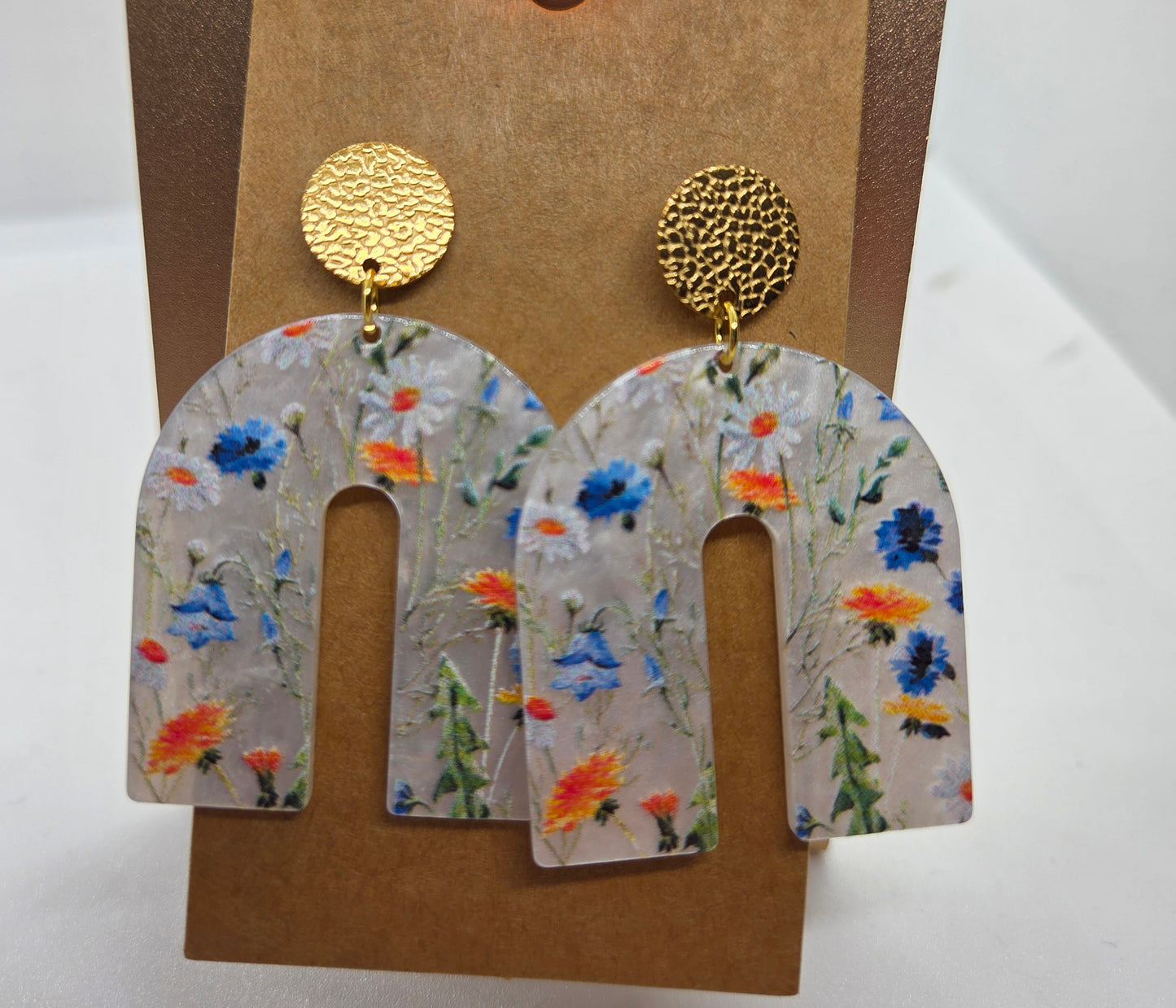 White and Gold Floral Pattern