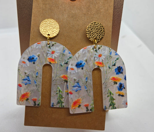 White and Gold Floral Pattern